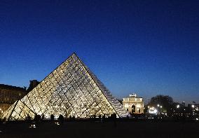 Louvre Museum Illustration - Paris