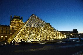 Louvre Museum Illustration - Paris