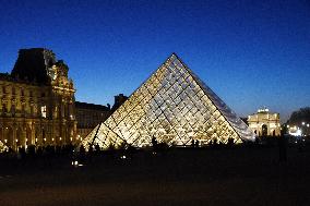 Louvre Museum Illustration - Paris