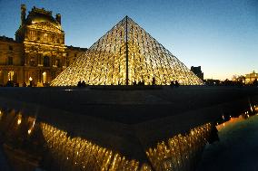 Louvre Museum Illustration - Paris