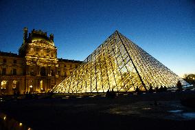 Louvre Museum Illustration - Paris