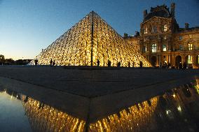 Louvre Museum Illustration - Paris