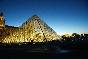 Louvre Museum Illustration - Paris