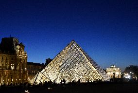 Louvre Museum Illustration - Paris