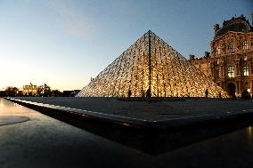 Louvre Museum Illustration - Paris