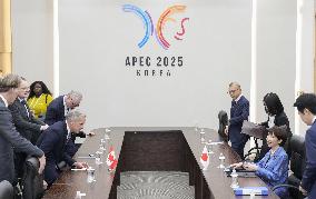 Japan-Canada summit in S. Korea