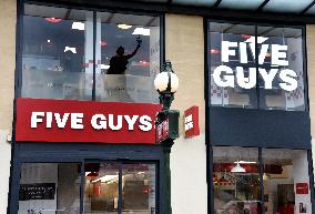 Five Guys Fast Food Illustration - Paris
