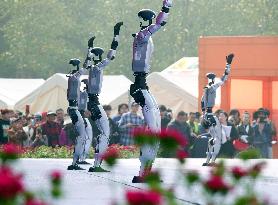 Robots Dancing at Chrysanthemum Exhibition in Yichan