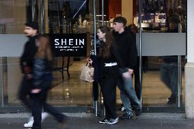 Shein Store Illustration - Paris