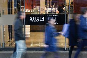 Shein Store Illustration - Paris