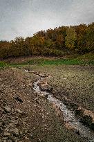 French Lake Dries Up Due To Winter Drought - Burgundy