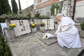 Pope Leo XIV Presides Over Mass At Rome s Cemetery