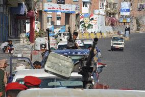 File - Yemeni Army Operation - Taiz