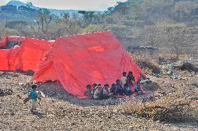 File - Displaced Families – Taiz