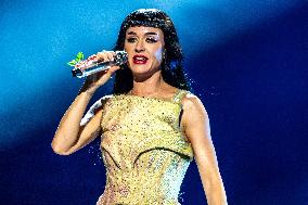 Katy Perry At The Life Times Tour 2025 - Casalecchio di Reno