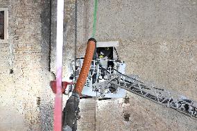 Worker Dies in Medieval Tower Collapse - Ro