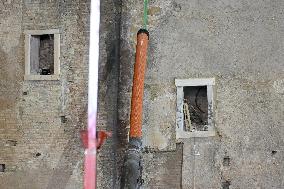 Worker Dies in Medieval Tower Collapse - Ro