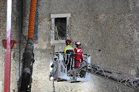 Worker Dies in Medieval Tower Collapse - Ro
