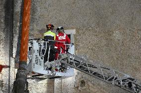 Worker Dies in Medieval Tower Collapse - Ro