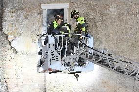 Worker Dies in Medieval Tower Collapse - Ro
