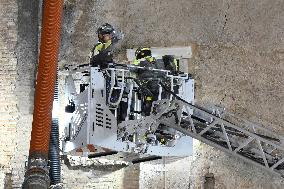 Worker Dies in Medieval Tower Collapse - Ro