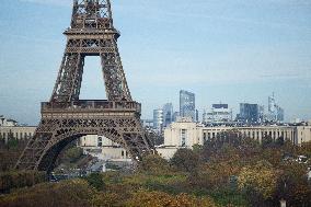 Illustration of La Defense and the Effeil Tower - Paris
