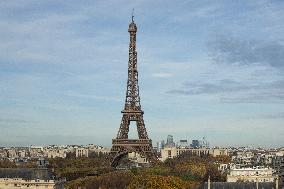 Illustration of La Defense and the Effeil Tower - Paris