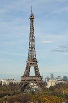 Illustration of La Defense and the Effeil Tower - Paris