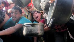 Meal and Water Distribution in Gaza