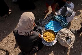 Meal and Water Distribution in Gaza