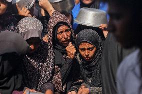 Meal and Water Distribution in Gaza