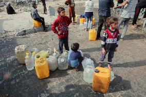 Meal and Water Distribution in Gaza