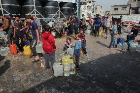 Meal and Water Distribution in Gaza