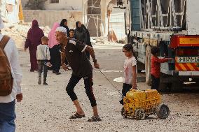 Meal and Water Distribution in Gaza