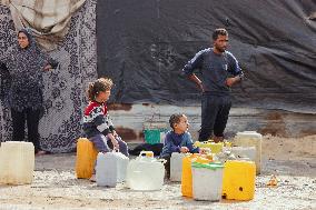 Meal and Water Distribution in Gaza