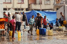 Meal and Water Distribution in Gaza