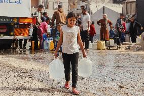 Meal and Water Distribution in Gaza