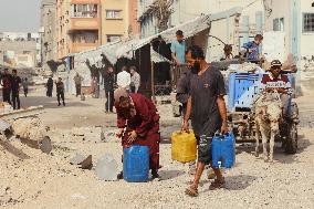 Meal and Water Distribution in Gaza