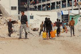 Meal and Water Distribution in Gaza