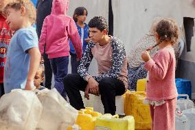 Meal and Water Distribution in Gaza