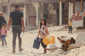 Meal and Water Distribution in Gaza