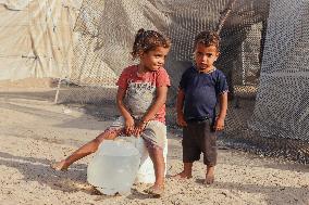 Meal and Water Distribution in Gaza