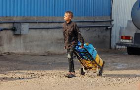 Meal and Water Distribution in Gaza