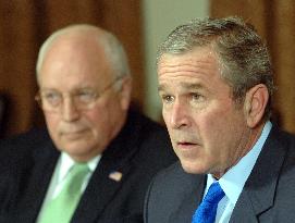 Bush Meets With Military Leaders