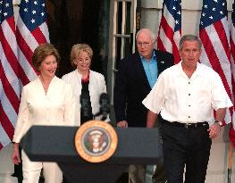 Bushs Welcome Members of Congress to White House