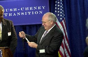 Cheney Meets Reporters