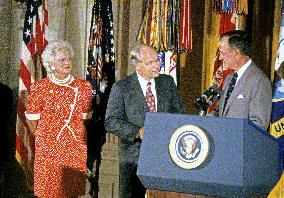 Bushs Present the Presidential Medal of Freedom