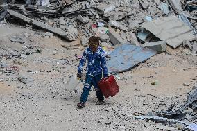 Life In The Ruins In Gaza After Ceasefire - Palestine