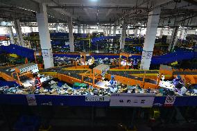 Online Shopping Logistics Peak