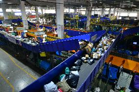 Online Shopping Logistics Peak